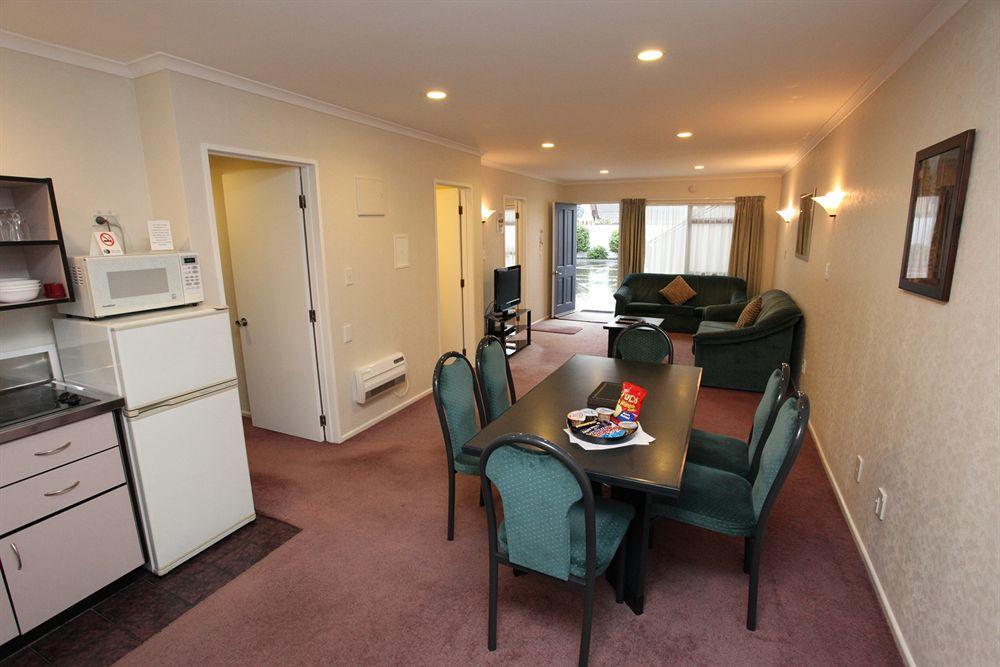 Shadzz Motel Palmerston North Exterior photo