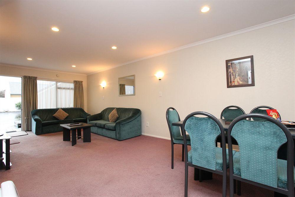 Shadzz Motel Palmerston North Exterior photo