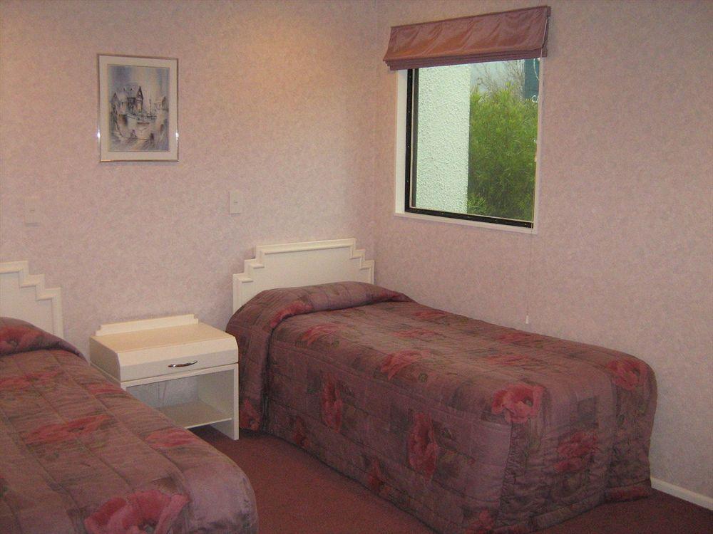 Shadzz Motel Palmerston North Exterior photo