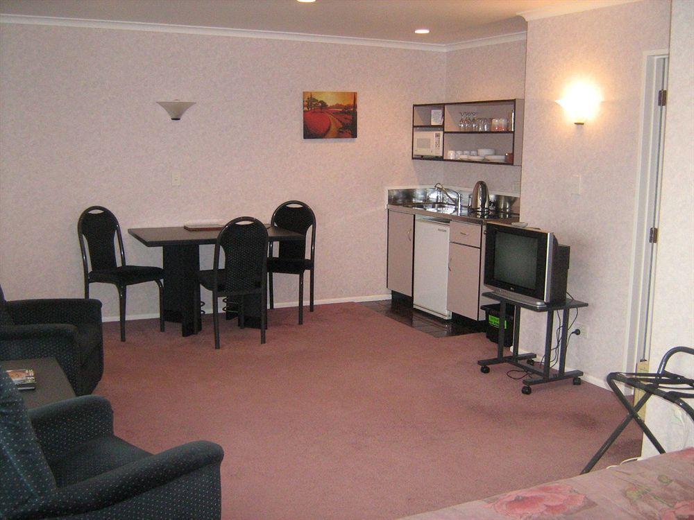 Shadzz Motel Palmerston North Exterior photo